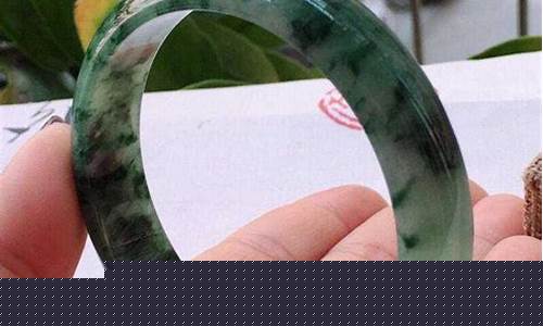 翡翠手镯金价是多少_翡翠手镯的市场价
