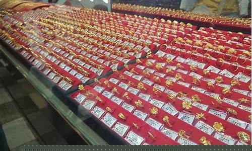 这几天金价上上涨的原因_10天金价涨5次