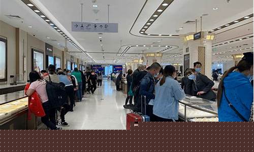 今年的金价会降下来吗_今年的金价掉了吗